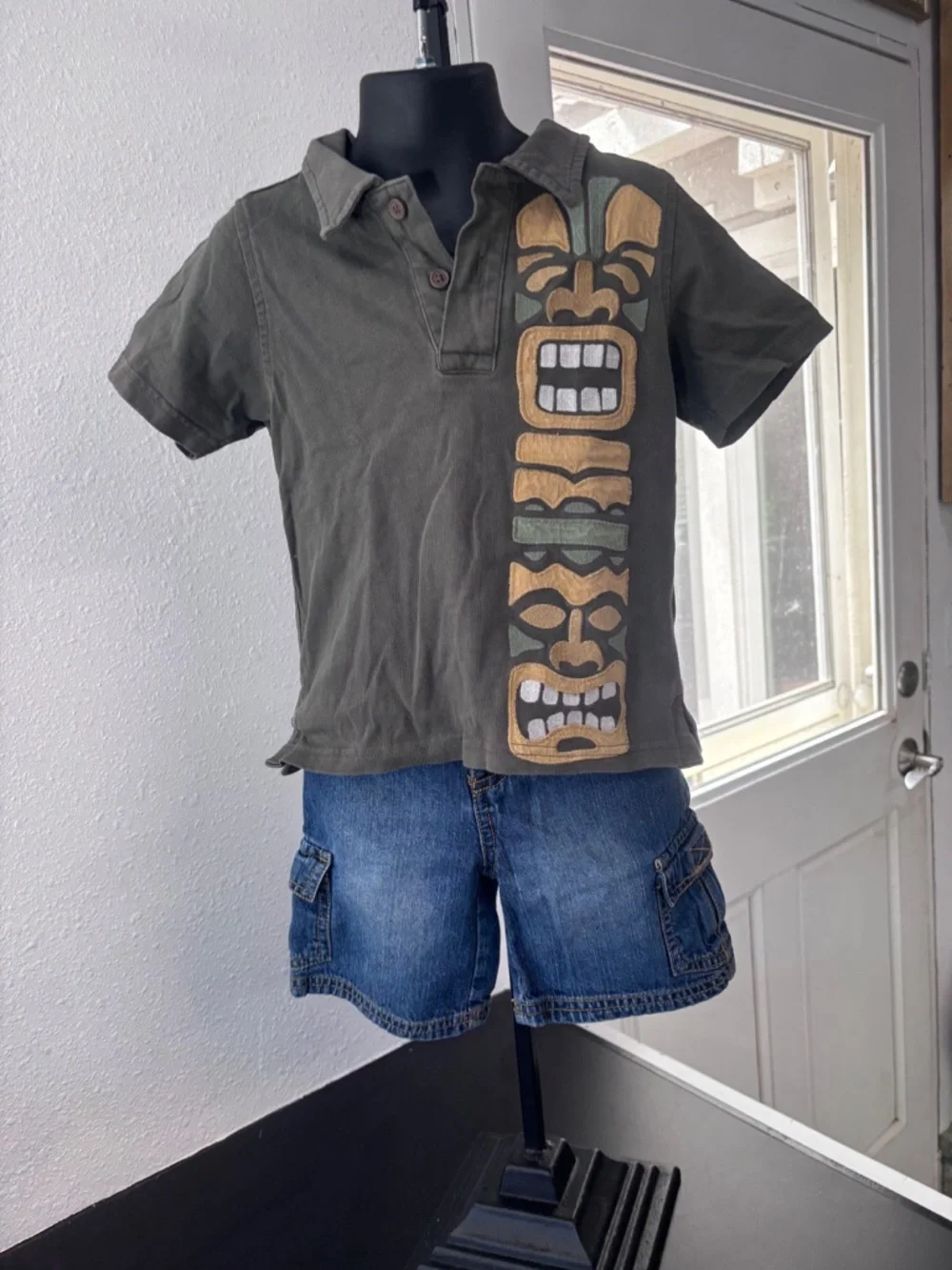Gymboree boys 4 pc Island Tiki outfits 2T shorts and tees